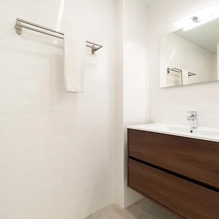 Castell Apartment *